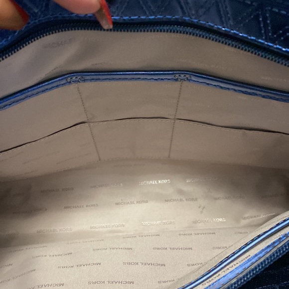 Michael kors Tote, crossbody, large wristlet Zip Wallet and puff - Picture 6 of 11